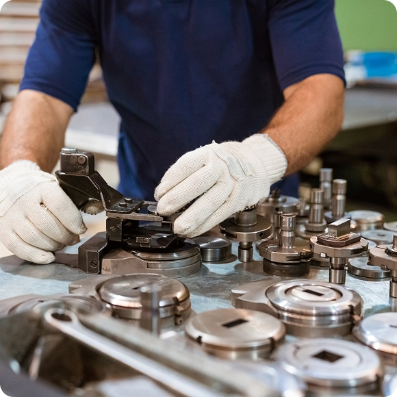 Aftermarket-informed Pricing Options